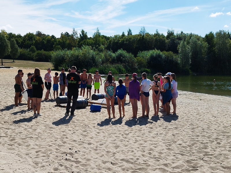 Floßbau der 7C am Heidbergsee