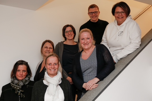Hintere Reihe von oben: Stellvertretender Vorsitzender Dr. Jörg Marhenke, Beirätinnen Ilka Tempel, Katja Hanusrichter und Stefanie Steinke Vordere Reihe von oben: 1. Vorsitzende Dunja Förstemann, Beirätinnen Mandy Krüger und Stephanie Beckermann Auf dem Foto fehlt Foto die Beirätin Anika Jaremkewicz.